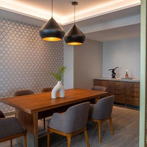 Suite met een Slaapkamer en een King Size Bed op de Bovenste Verdiepingen